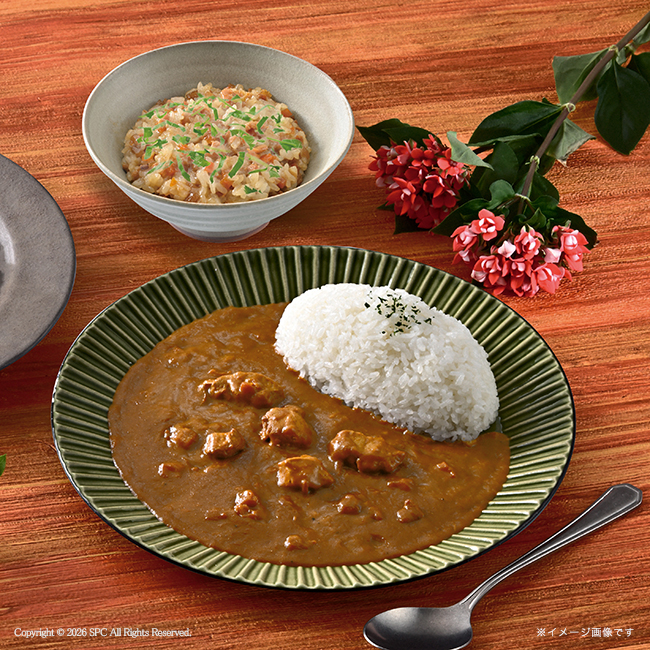 コンビネーションギフト　博多華味鳥　カレー・フリーズドライ＆はなみずき　今治タオルセット　No.100　割引き商品